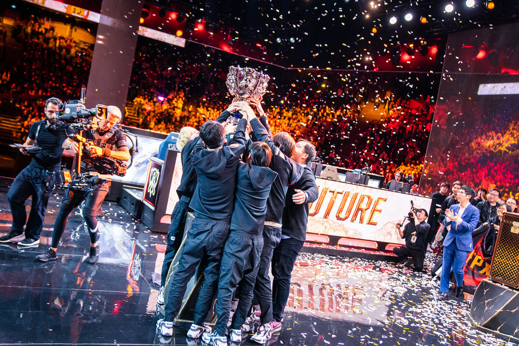 JDG险胜BLG，Knight阿卡丽关键刺杀引领LPL内战场战逆转